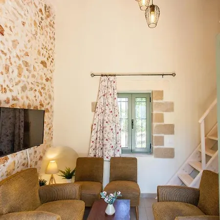 Casa Athelia: Traditional Home, Local Neighborhood Vakantiehuis *