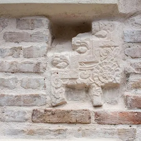 Casa Athelia: Traditional Home, Local Neighborhood Holiday home *