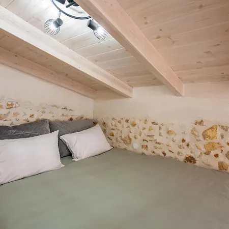 Casa Athelia: Traditional Home, Local Neighborhood La Canea