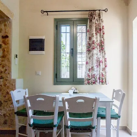Holiday home Casa Athelia: Traditional Home, Local Neighborhood *