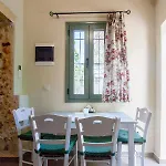 Будинок відпочинку Casa Athelia: Traditional Home, Local Neighborhood *